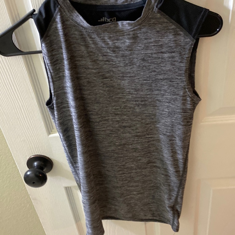 The brand is bcg, and the size is small. The colors are black and gray.